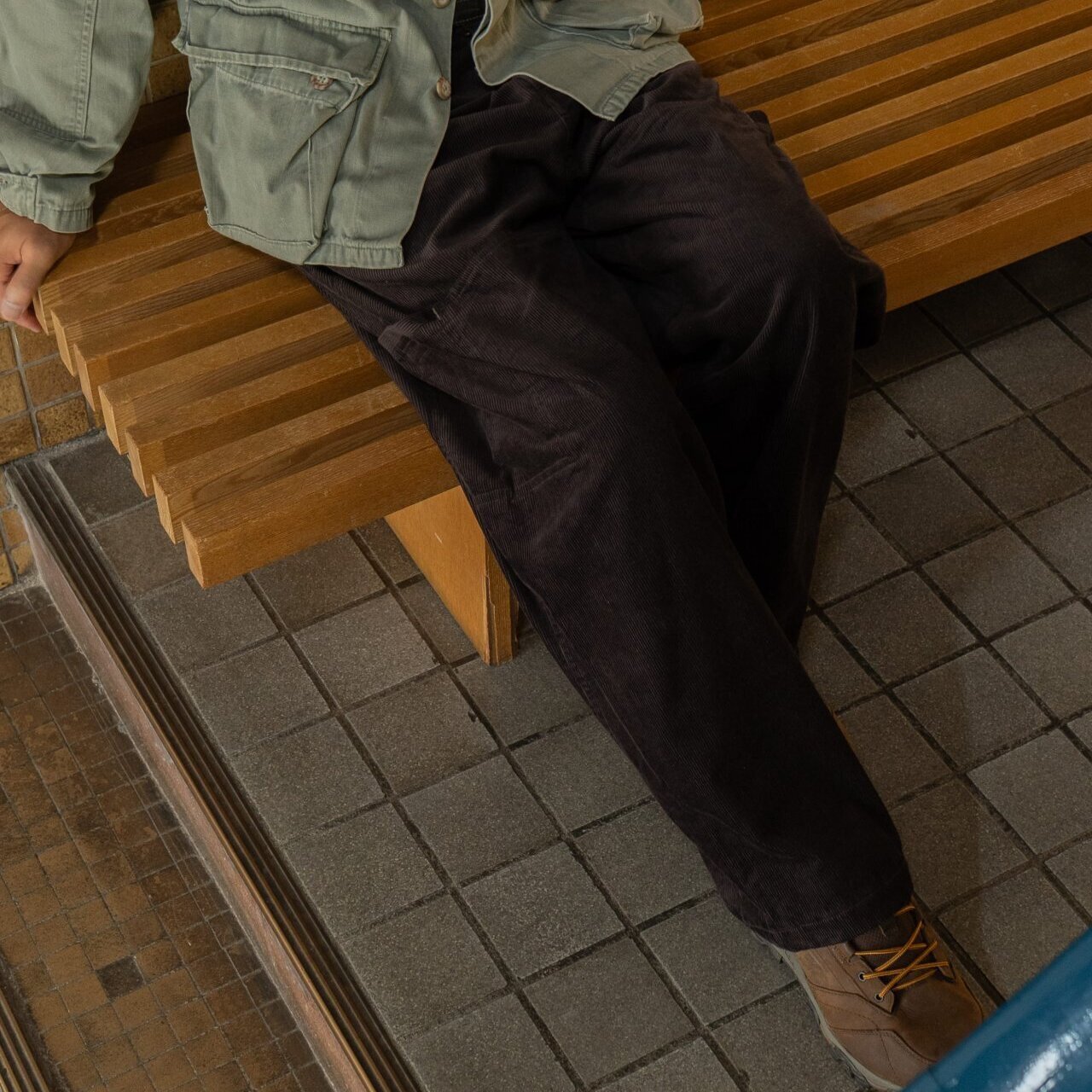 USUAL THINGS SCRUTINY Drivers Cords Dark Brown